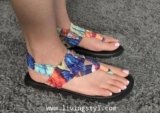 HOW TO WEAR FLIP FLOPS OR SANDALS WITH SOCKS OR STOCKINGS
